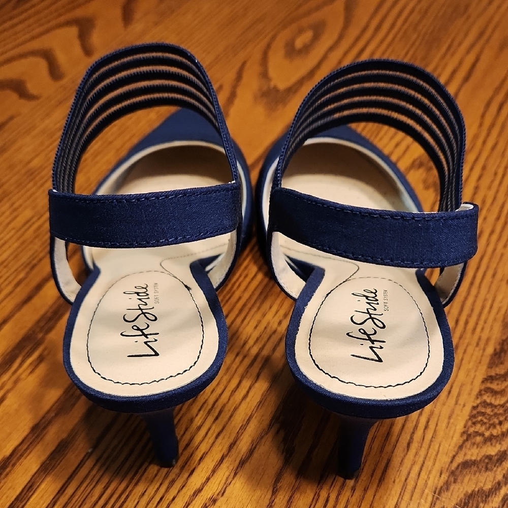 Life Stride Navy Blue Heels - Picture 4 of 9